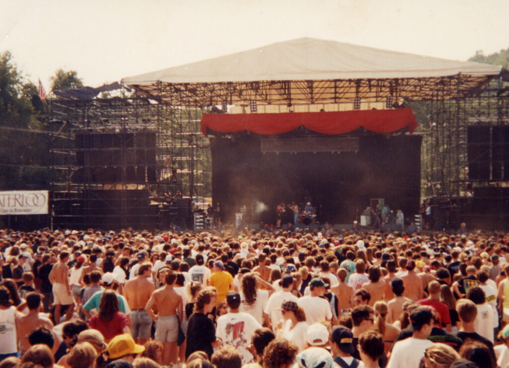 Large crowd at 1991 music festival Lollapalooza